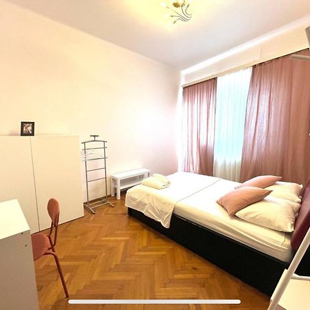 Downtown Unirii Square Private Economy Rooms With Shared Amenities بوخارست المظهر الخارجي الصورة