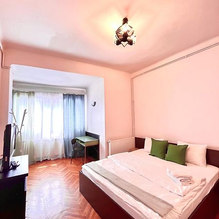 Downtown Unirii Square Private Economy Rooms With Shared Amenities بوخارست المظهر الخارجي الصورة