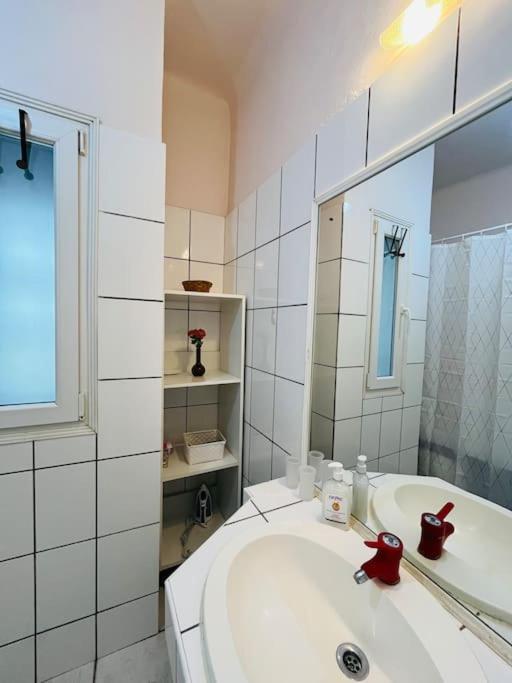Downtown Unirii Square Private Economy Rooms With Shared Amenities بوخارست المظهر الخارجي الصورة