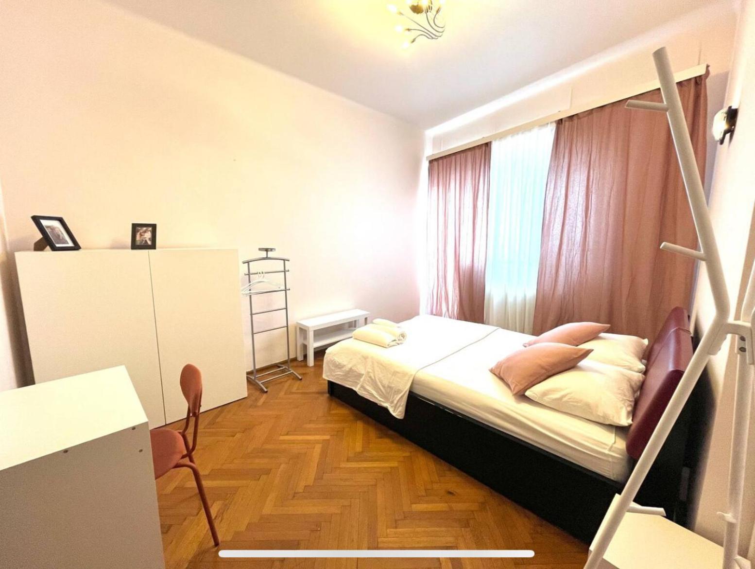 Downtown Unirii Square Private Economy Rooms With Shared Amenities بوخارست المظهر الخارجي الصورة