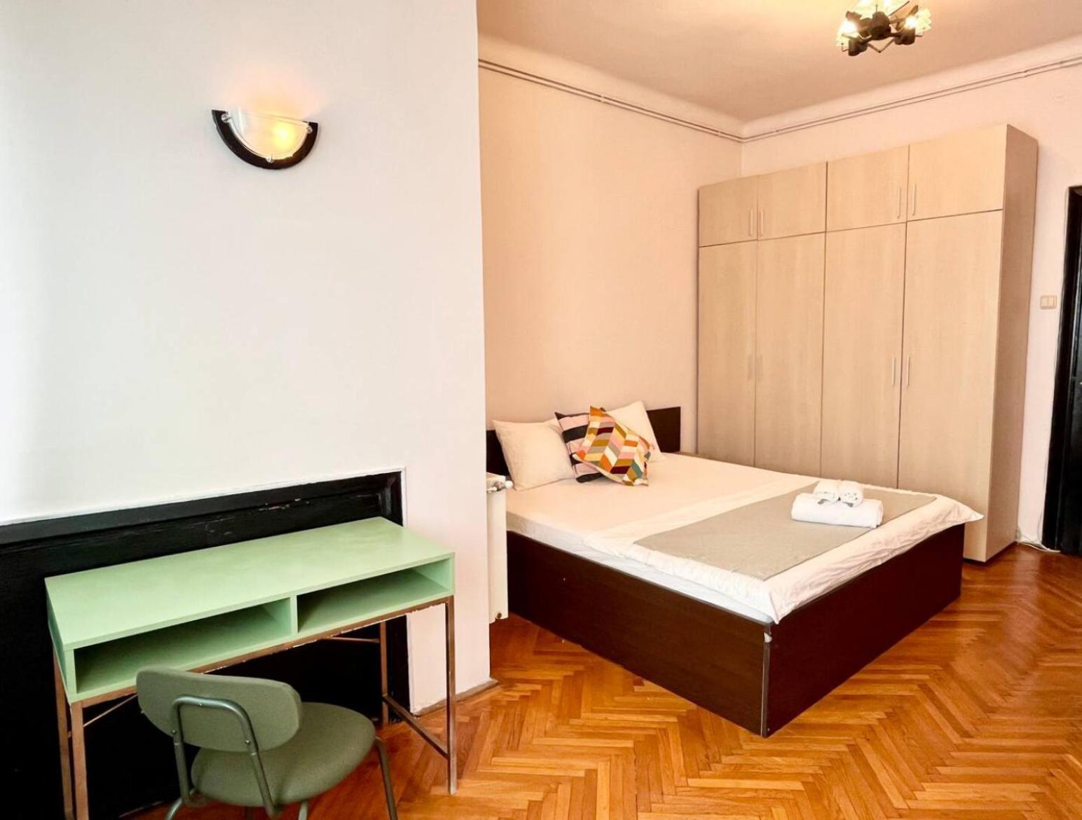 Downtown Unirii Square Private Economy Rooms With Shared Amenities بوخارست المظهر الخارجي الصورة