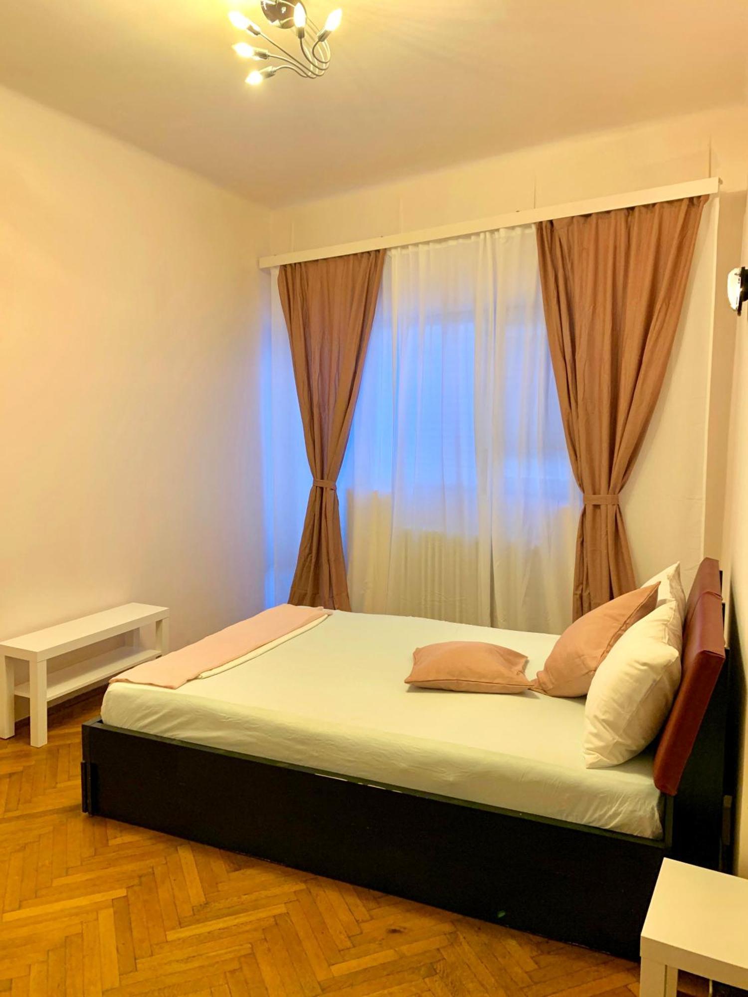 Downtown Unirii Square Private Economy Rooms With Shared Amenities بوخارست الغرفة الصورة