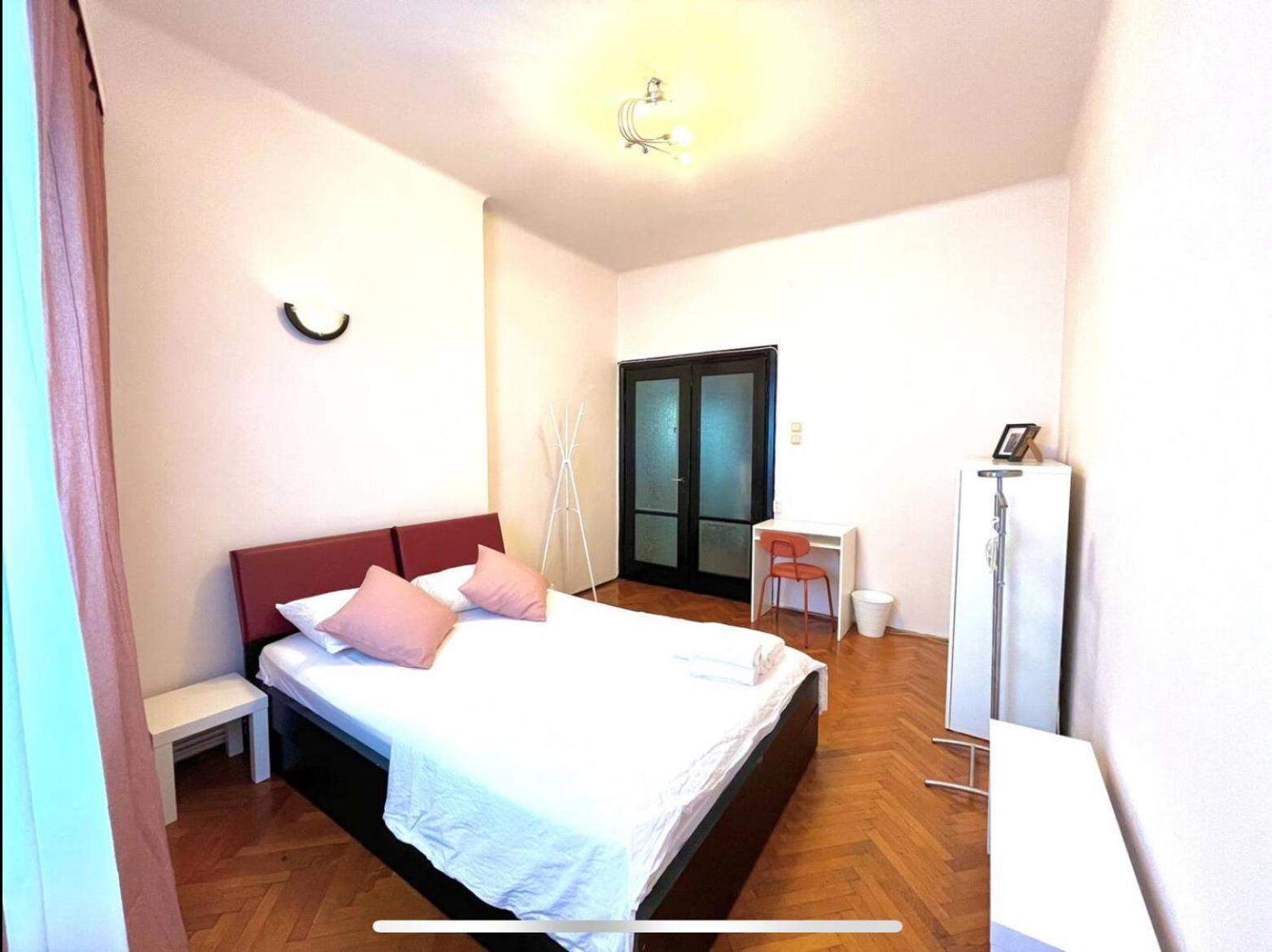 Downtown Unirii Square Private Economy Rooms With Shared Amenities بوخارست المظهر الخارجي الصورة