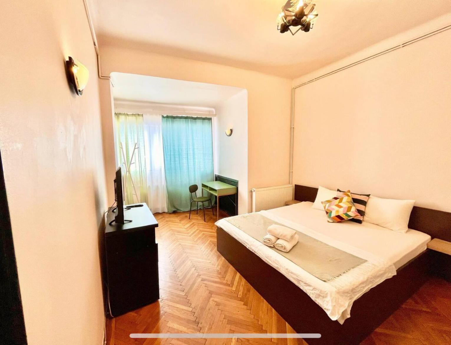 Downtown Unirii Square Private Economy Rooms With Shared Amenities بوخارست المظهر الخارجي الصورة