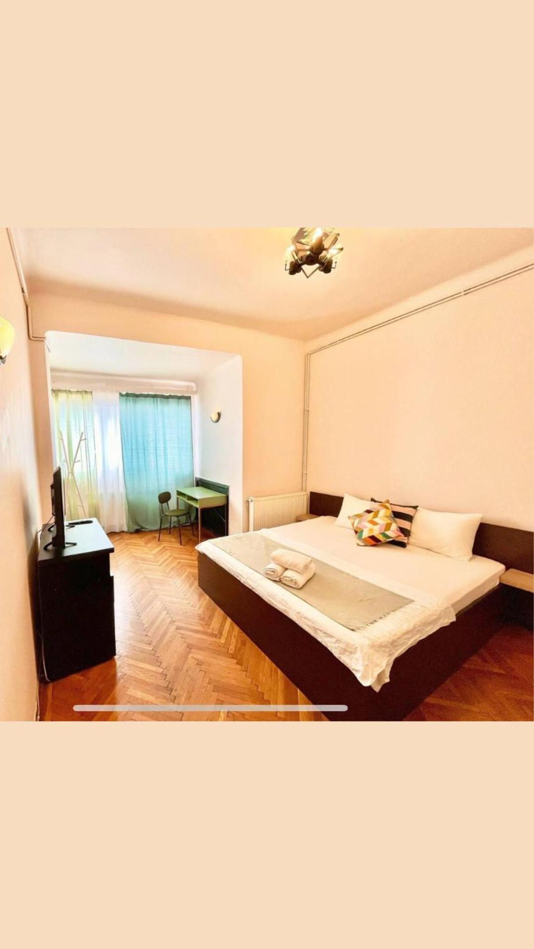 Downtown Unirii Square Private Economy Rooms With Shared Amenities بوخارست المظهر الخارجي الصورة