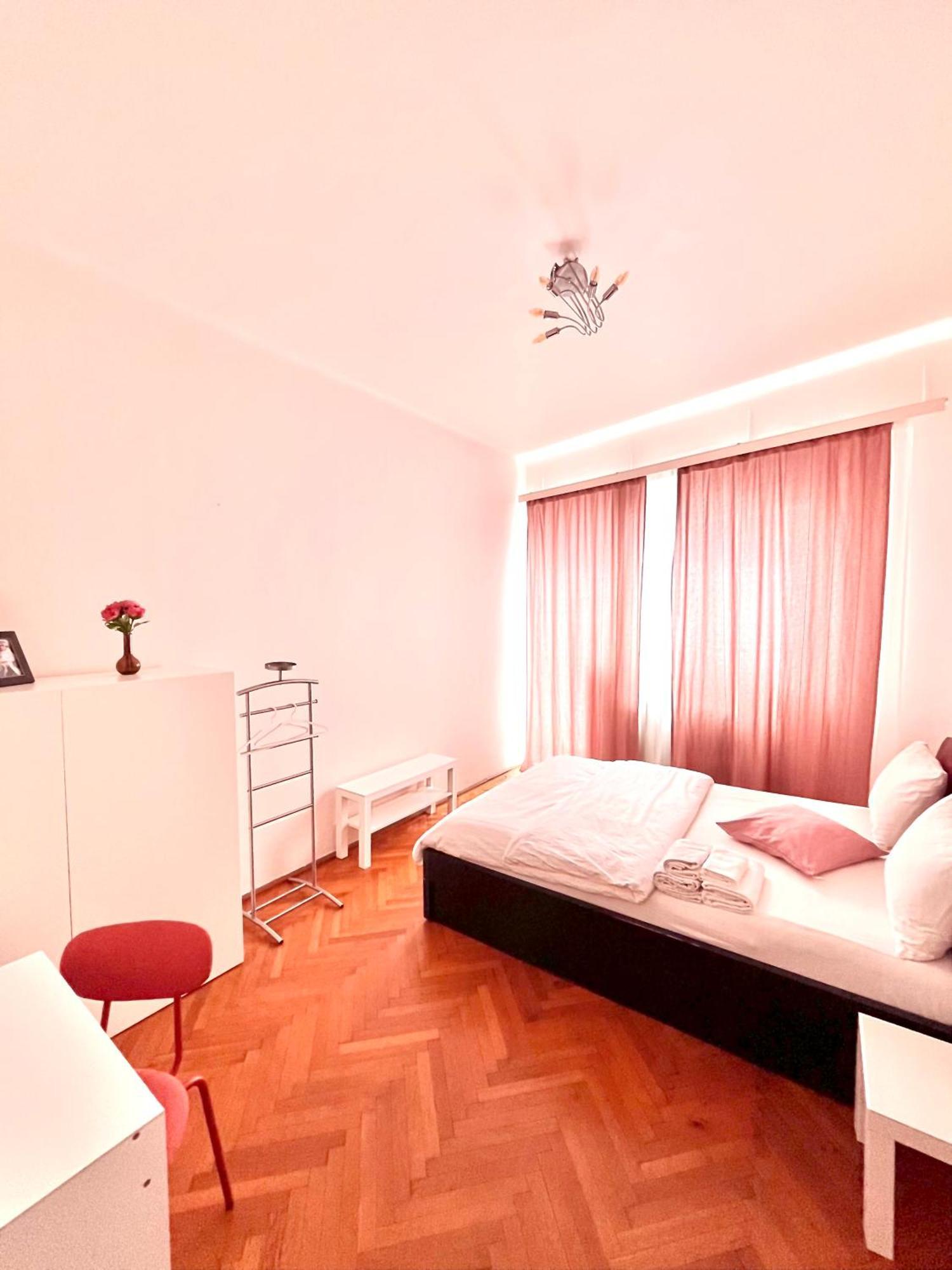 Downtown Unirii Square Private Economy Rooms With Shared Amenities بوخارست المظهر الخارجي الصورة