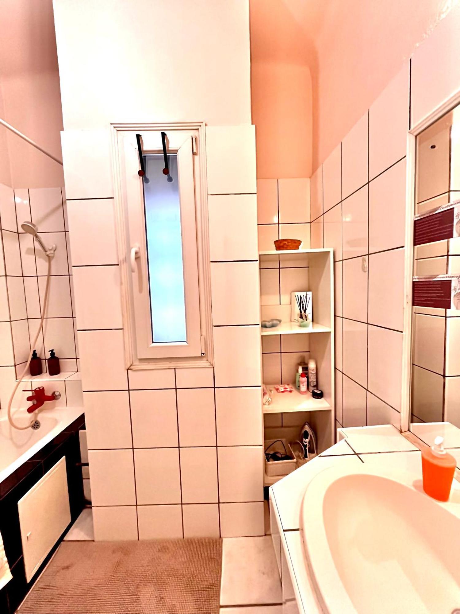 Downtown Unirii Square Private Economy Rooms With Shared Amenities بوخارست المظهر الخارجي الصورة