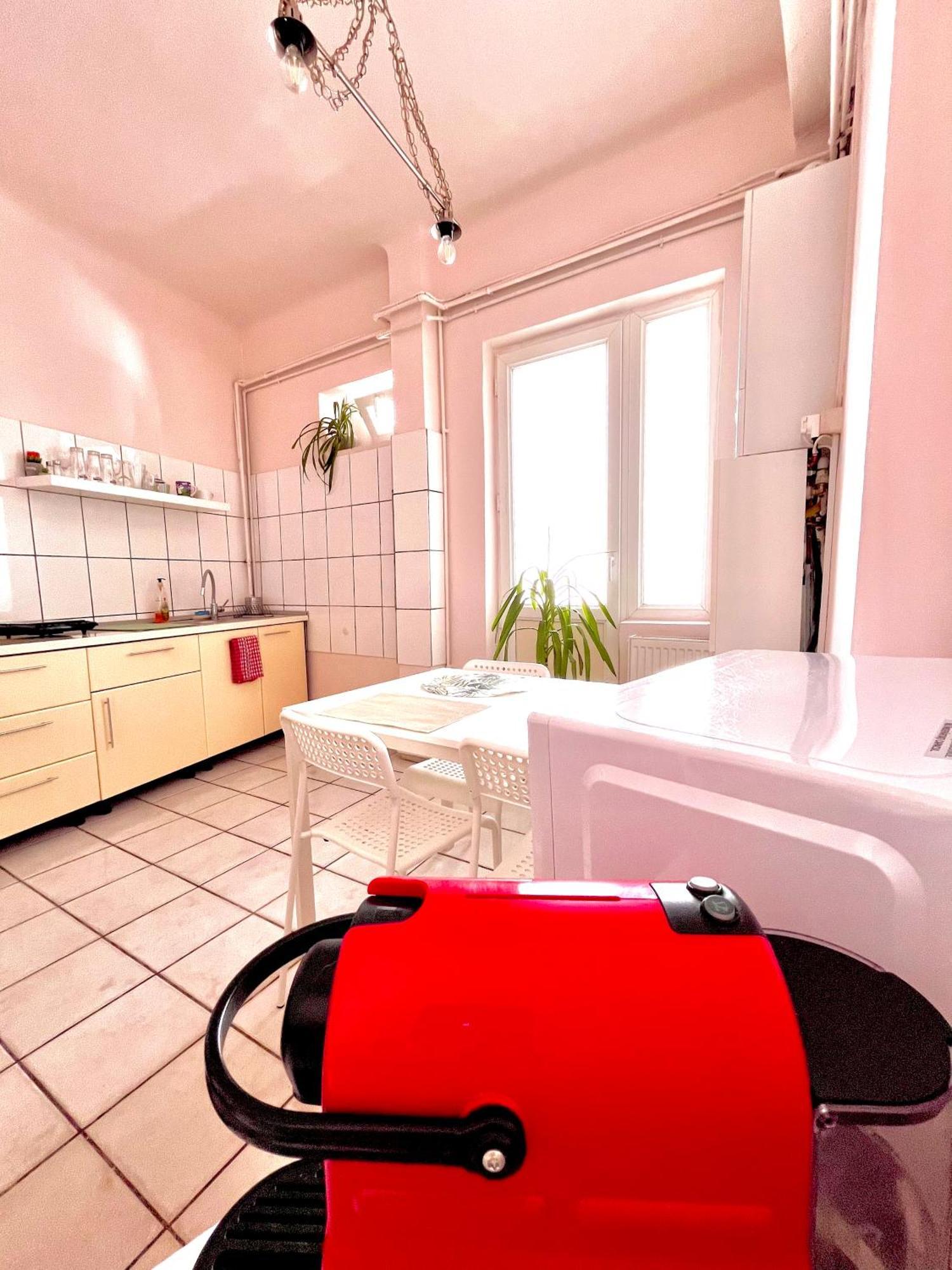 Downtown Unirii Square Private Economy Rooms With Shared Amenities بوخارست المظهر الخارجي الصورة