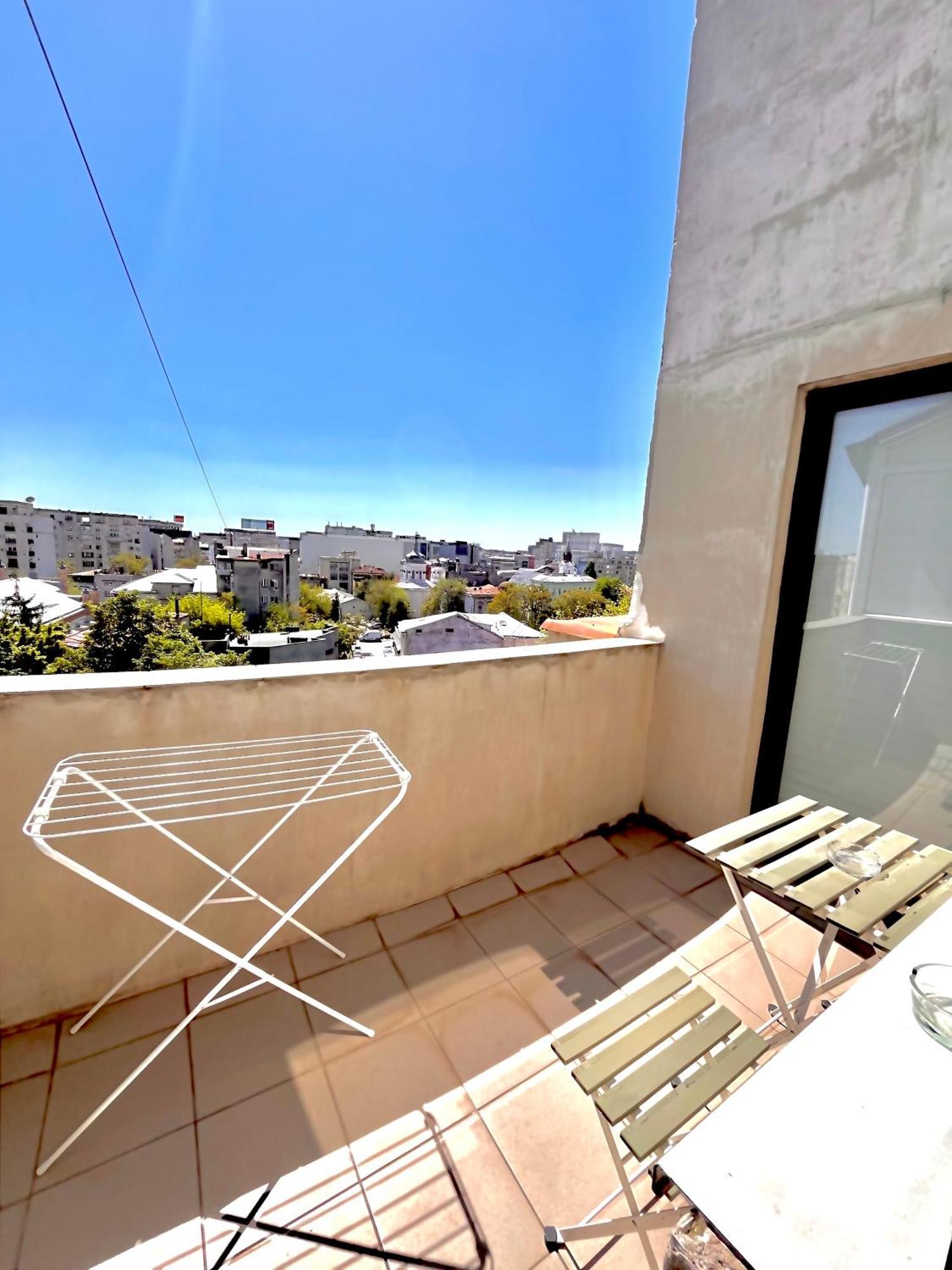 Downtown Unirii Square Private Economy Rooms With Shared Amenities بوخارست المظهر الخارجي الصورة
